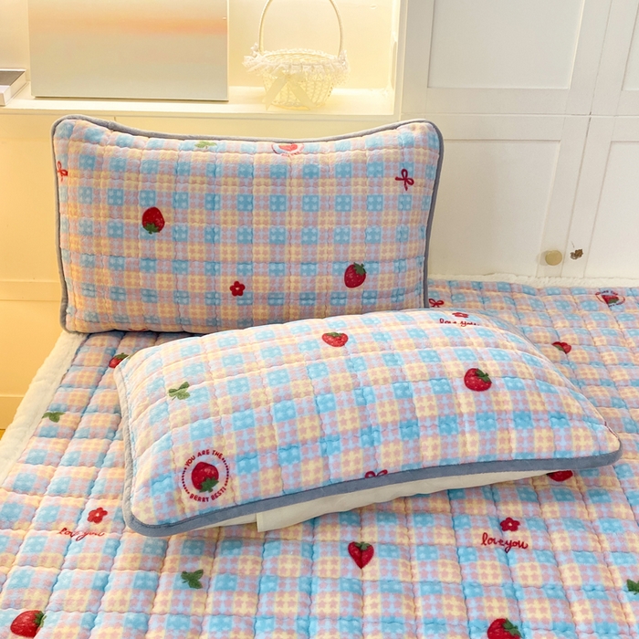 91家纺网 家纺一手货源 找家纺 欧妮家纺 2025新款A类牛奶绒床垫床褥子软垫 暖绒-草莓软心