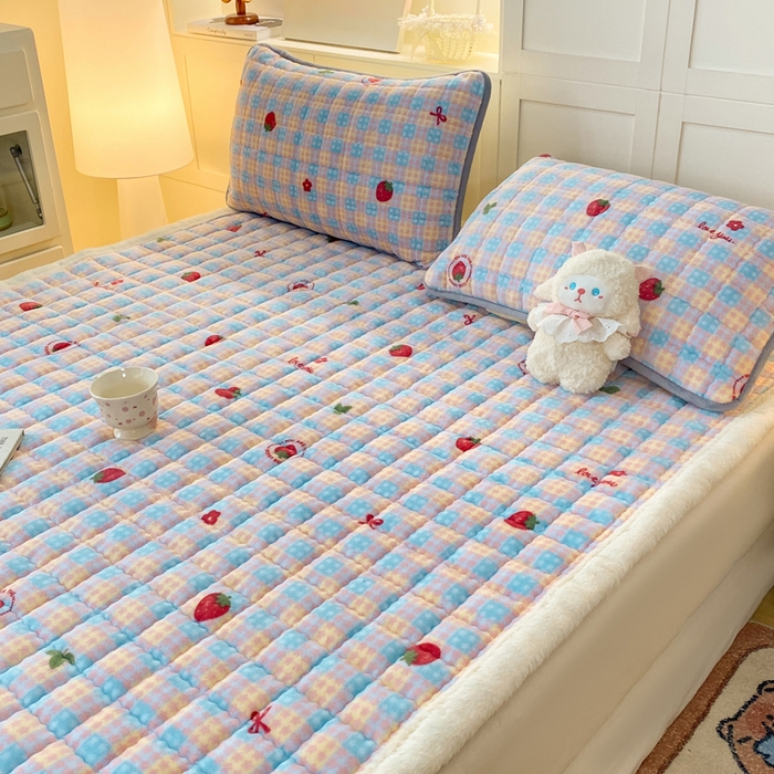 91家纺网 家纺一手货源 找家纺 欧妮家纺 2025新款A类牛奶绒床垫床褥子软垫 暖绒-草莓软心