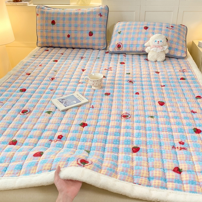 91家纺网 家纺一手货源 找家纺 欧妮家纺 2025新款A类牛奶绒床垫床褥子软垫 暖绒-草莓软心