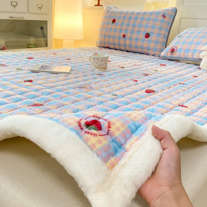 91家纺网 家纺一手货源 找家纺 欧妮家纺 2025新款A类牛奶绒床垫床褥子软垫 暖绒-草莓软心