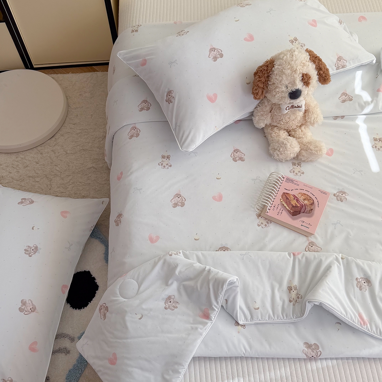 91家纺网 家纺一手货源 找家纺 金梦拉家纺 2026春夏新款锦氨凉感丝印花系列夏被空调被夏凉被 爱心狗狗