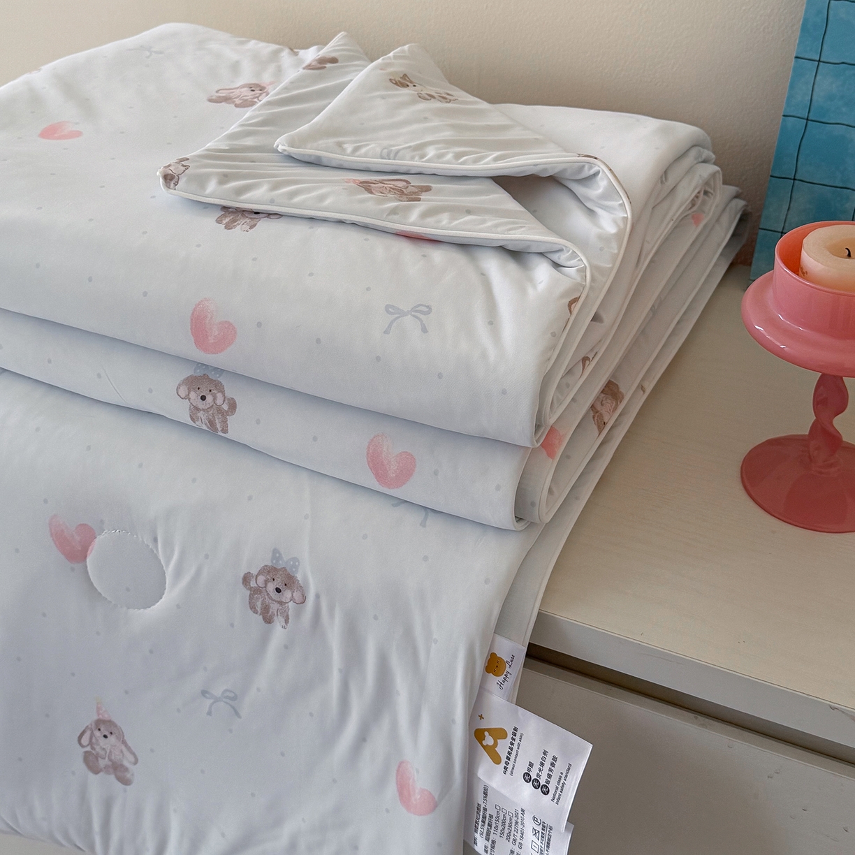 91家纺网 家纺一手货源 找家纺 金梦拉家纺 2026春夏新款锦氨凉感丝印花系列夏被空调被夏凉被 爱心狗狗