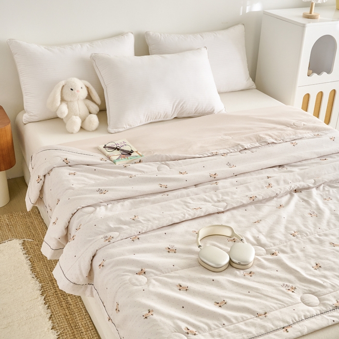 91家纺网 家纺一手货源 找家纺 简冠家纺 2026新款亲肤水洗仿棉夏被 艾丽卡