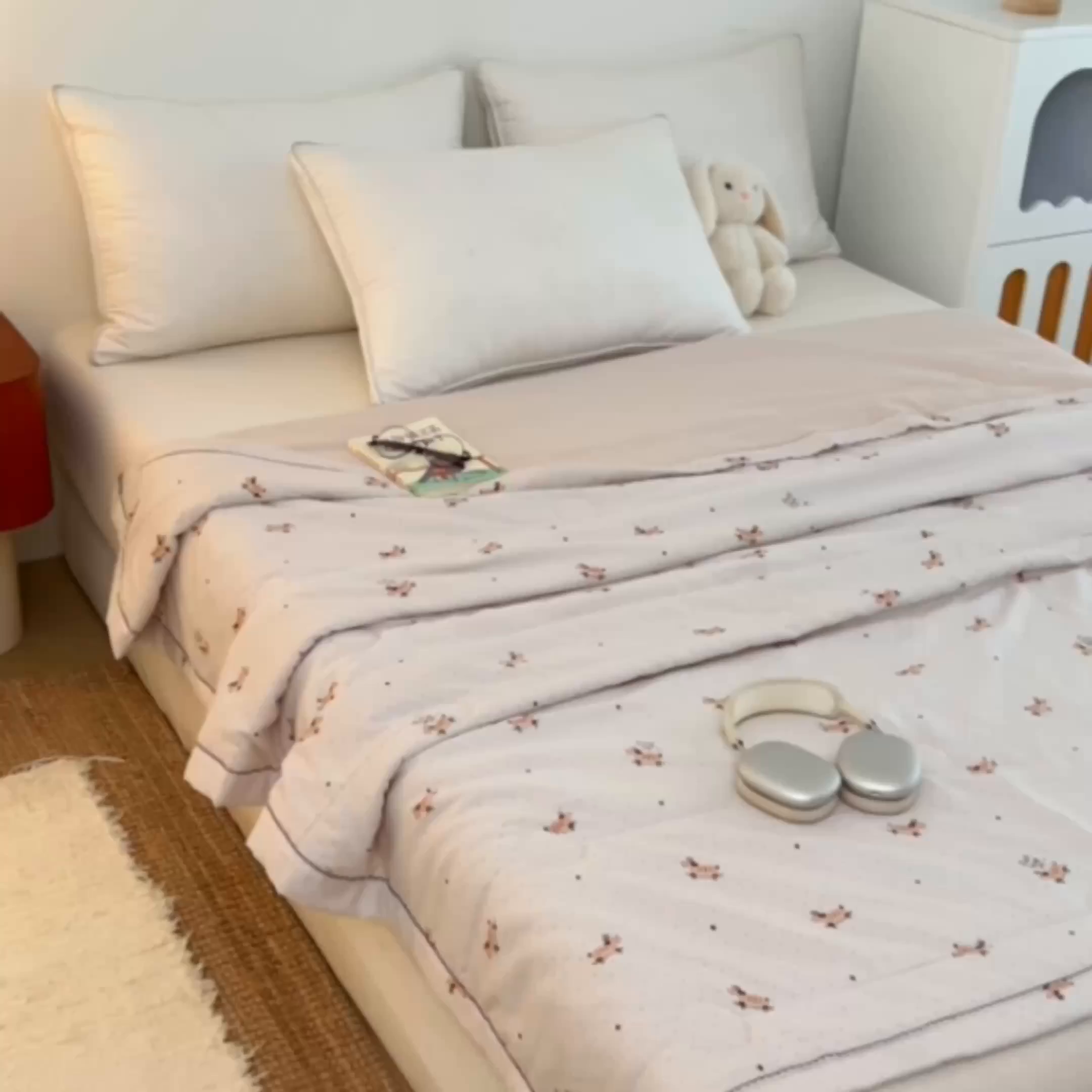 91家纺网 家纺一手货源 找家纺 简冠家纺 2026新款亲肤水洗仿棉夏被 艾丽卡