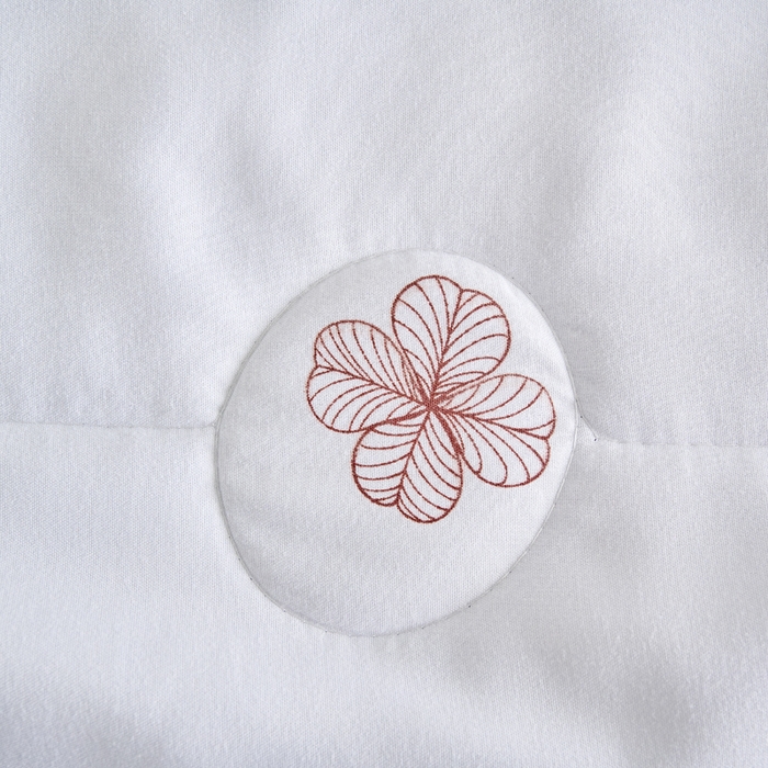 91家纺网 家纺一手货源 找家纺 简冠家纺 2026新款亲肤水洗仿棉夏被 贝娜