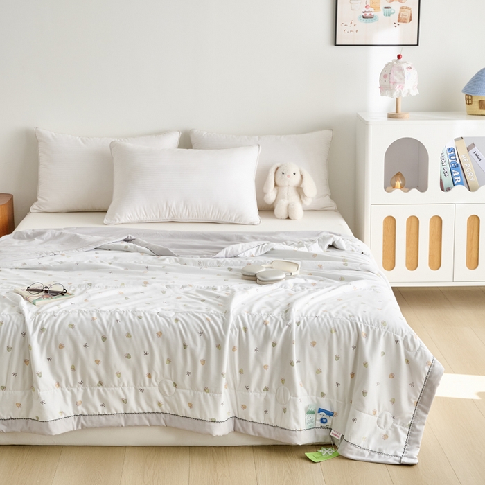 91家纺网 家纺一手货源 找家纺 简冠家纺 2026新款亲肤水洗仿棉夏被 蓓蕾芬芳