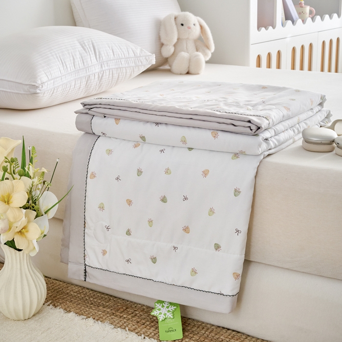 91家纺网 家纺一手货源 找家纺 简冠家纺 2026新款亲肤水洗仿棉夏被 蓓蕾芬芳