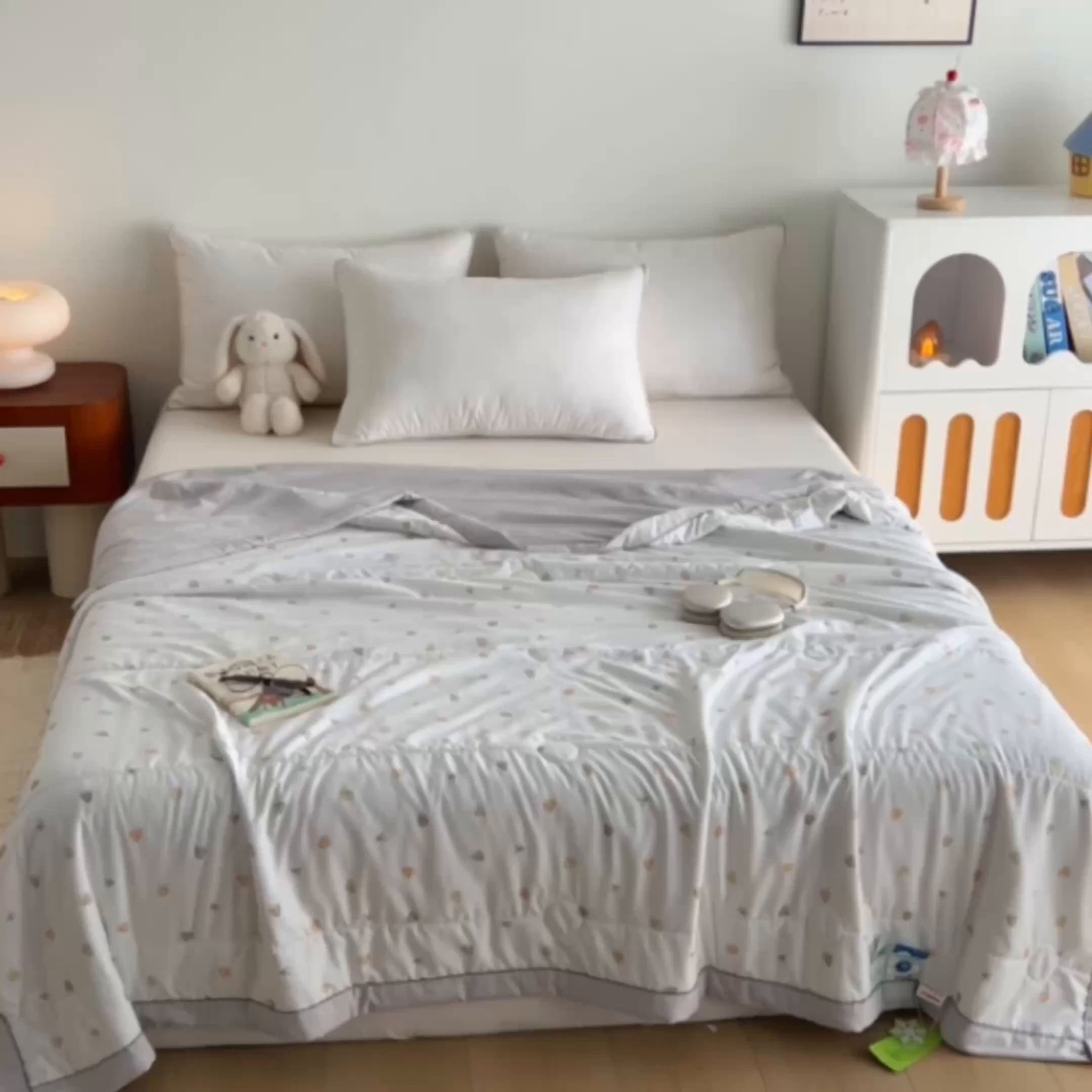 91家纺网 家纺一手货源 找家纺 简冠家纺 2026新款亲肤水洗仿棉夏被 蓓蕾芬芳