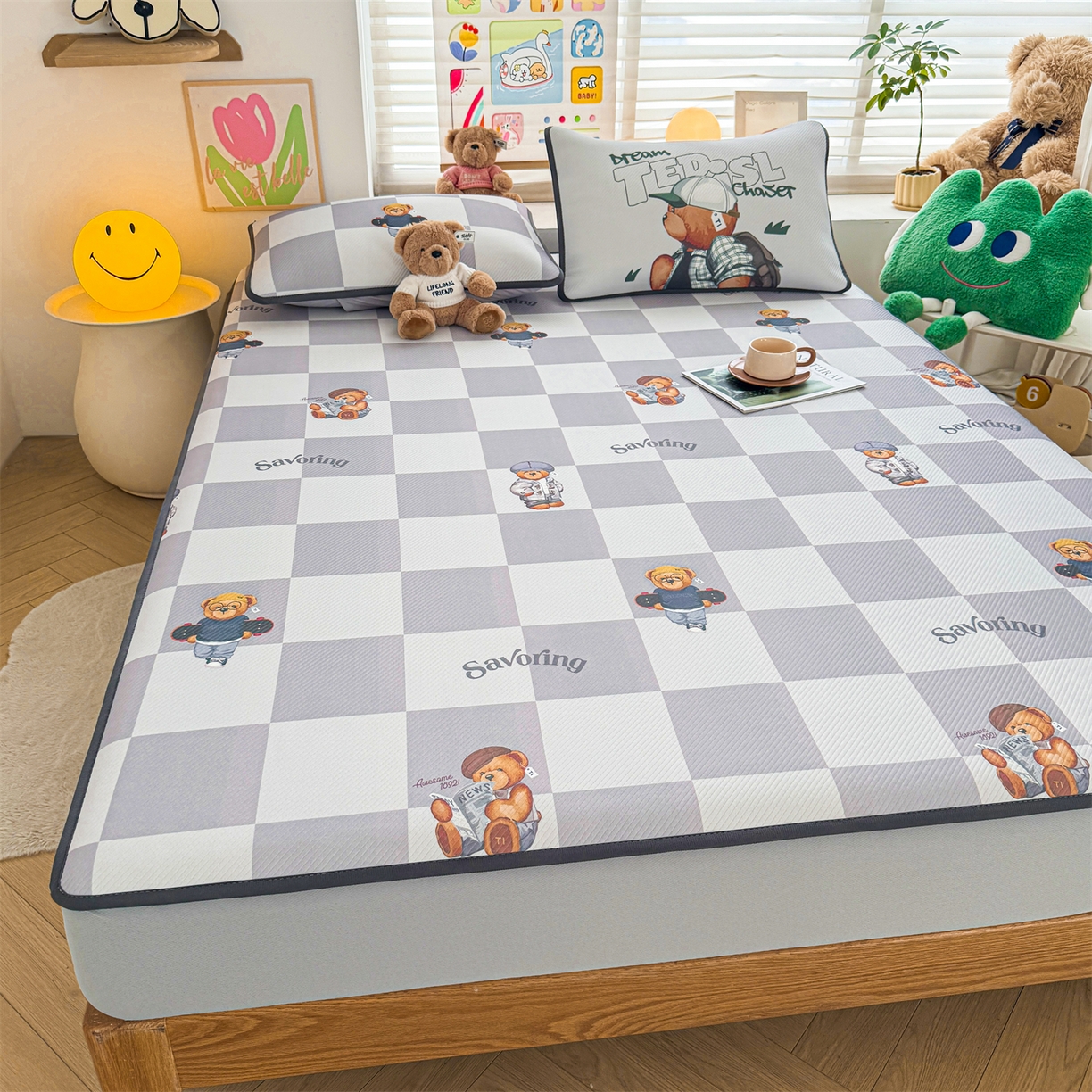 91家纺网 家纺一手货源 找家纺 源舍家纺 2026新款泰迪爱兰系列（正版授权）A类三明治复合印花斜纹豆豆软凉席床笠款 床笠款-泰迪灰格