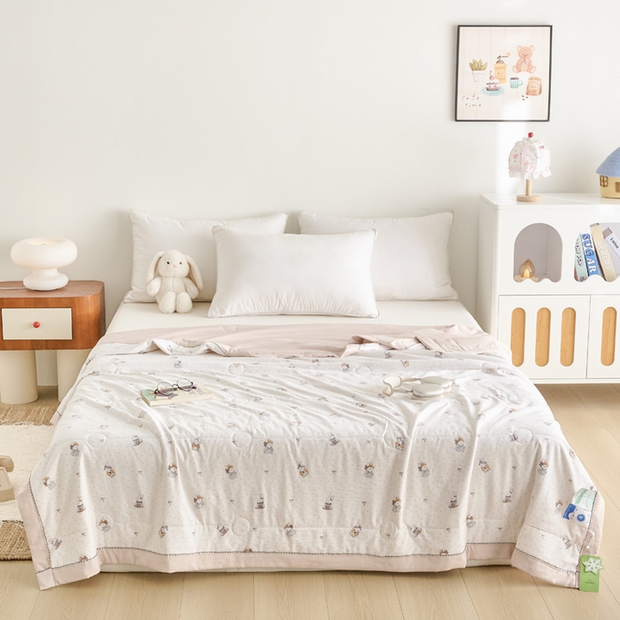 91家纺网 家纺一手货源 找家纺 简冠家纺 2026新款亲肤水洗仿棉夏被 初遇简约