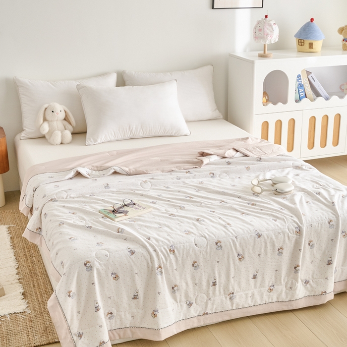 91家纺网 家纺一手货源 找家纺 简冠家纺 2026新款亲肤水洗仿棉夏被 初遇简约