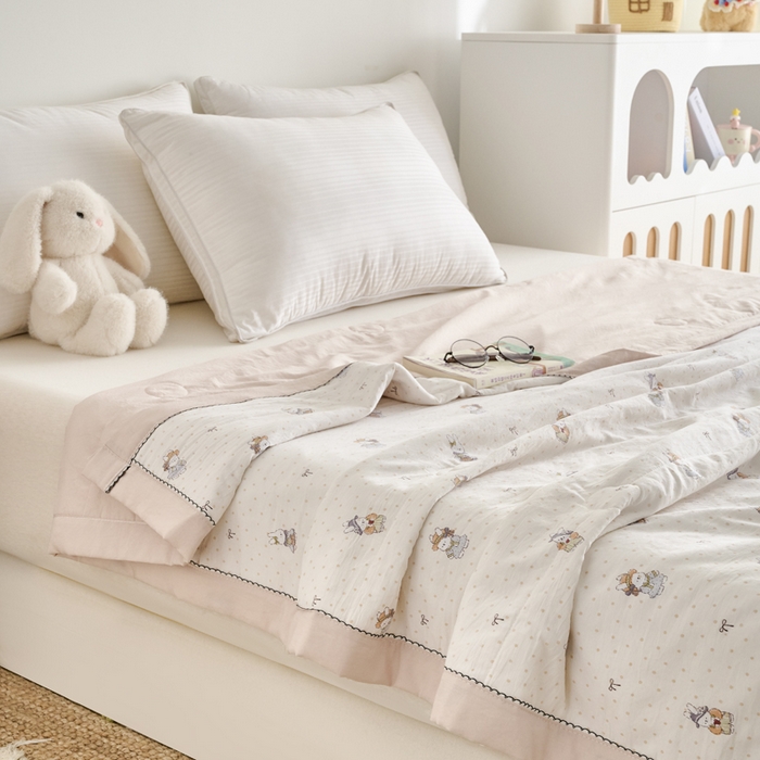 91家纺网 家纺一手货源 找家纺 简冠家纺 2026新款亲肤水洗仿棉夏被 初遇简约