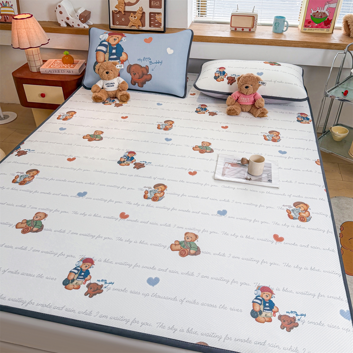 91家纺网 家纺一手货源 找家纺 源舍家纺 2026新款泰迪爱兰系列（正版授权）A类三明治复合印花斜纹豆豆软凉席床笠款 床席款-泰迪字母