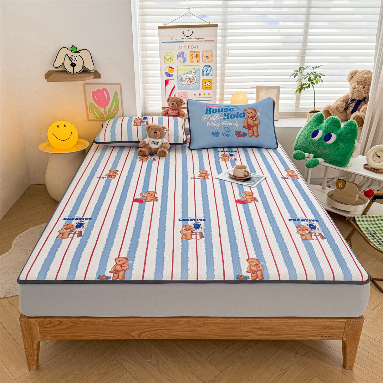 91家纺网 家纺一手货源 找家纺 源舍家纺 2026新款泰迪爱兰系列（正版授权）A类三明治复合印花斜纹豆豆软凉席床笠款 床笠款-泰迪条纹蓝