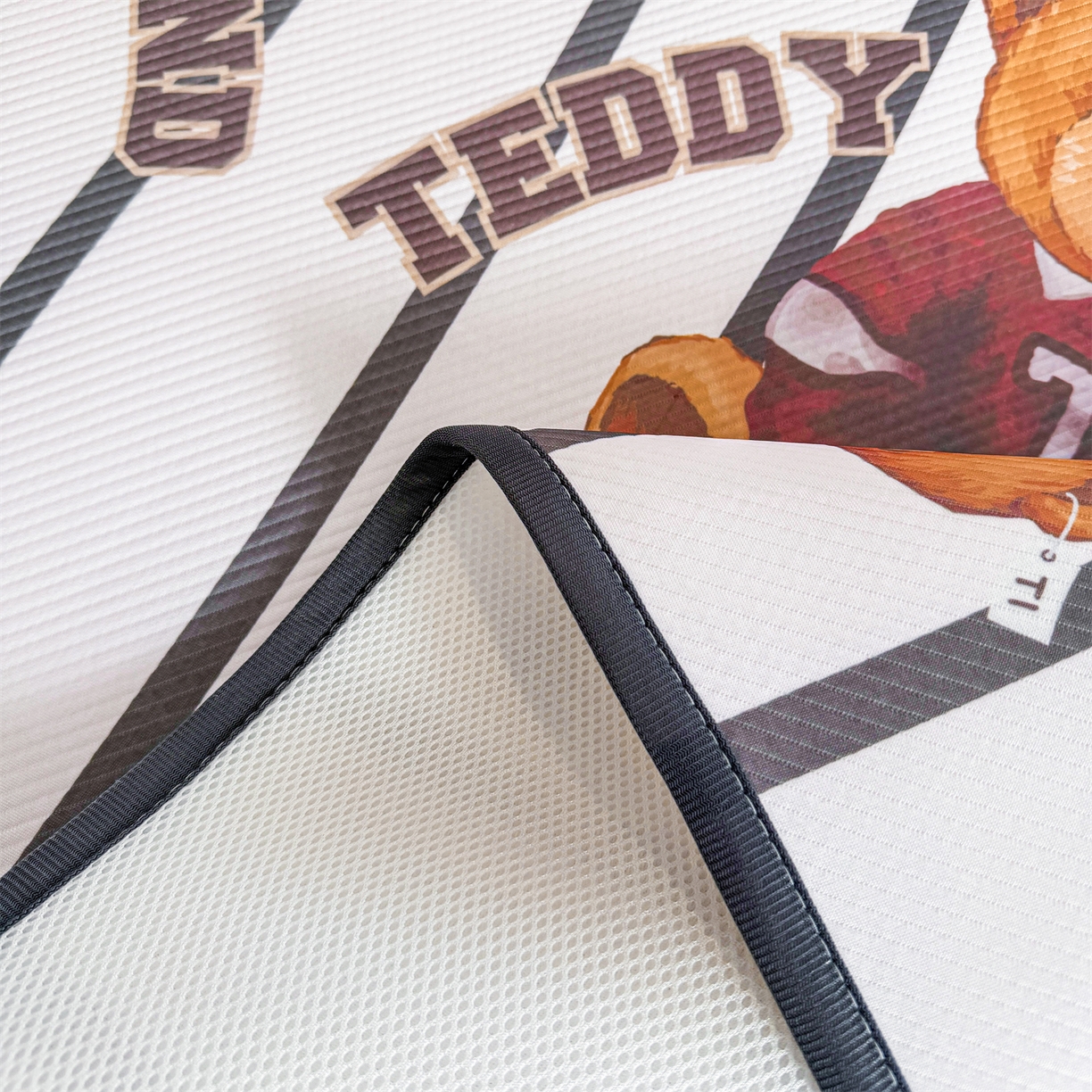 91家纺网 家纺一手货源 找家纺 源舍家纺 2026新款泰迪爱兰系列（正版授权）A类三明治复合印花斜纹豆豆软凉席床笠款 床席款-泰迪线条