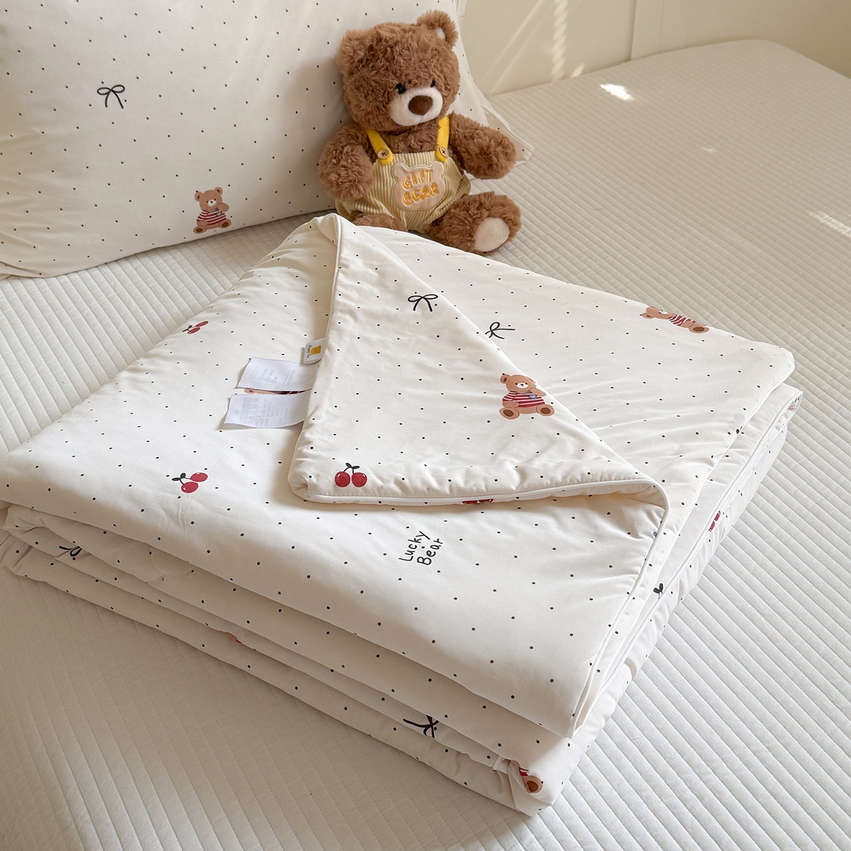 91家纺网 家纺一手货源 找家纺 金梦拉家纺 2026春夏新款锦氨凉感丝印花系列夏被空调被夏凉被 波点小熊