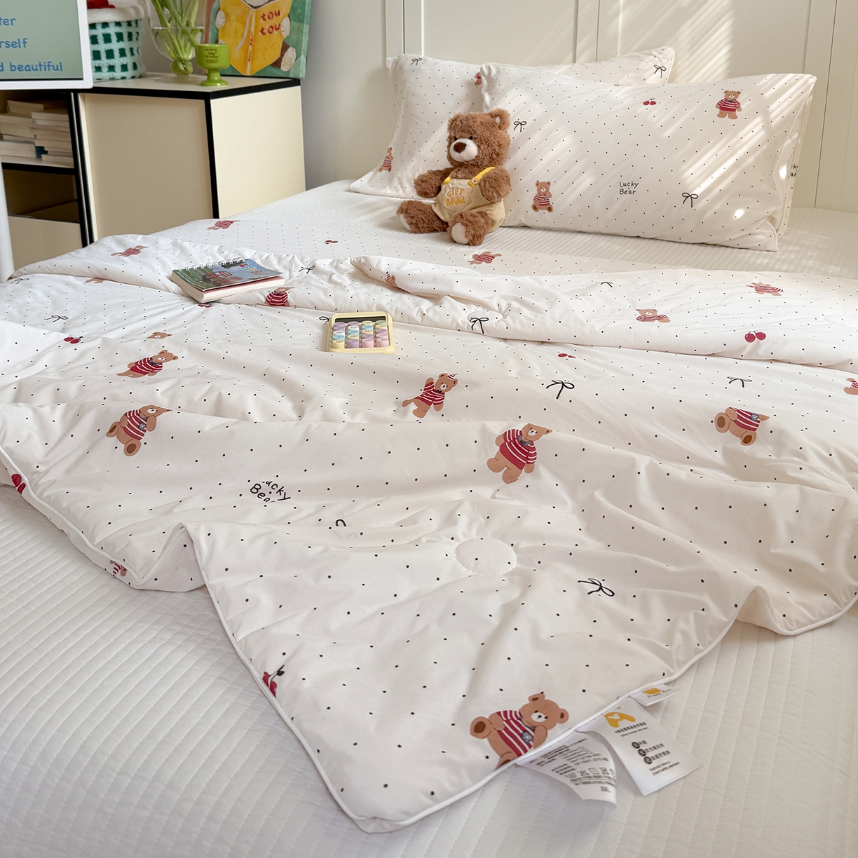 91家纺网 家纺一手货源 找家纺 金梦拉家纺 2026春夏新款锦氨凉感丝印花系列夏被空调被夏凉被 波点小熊