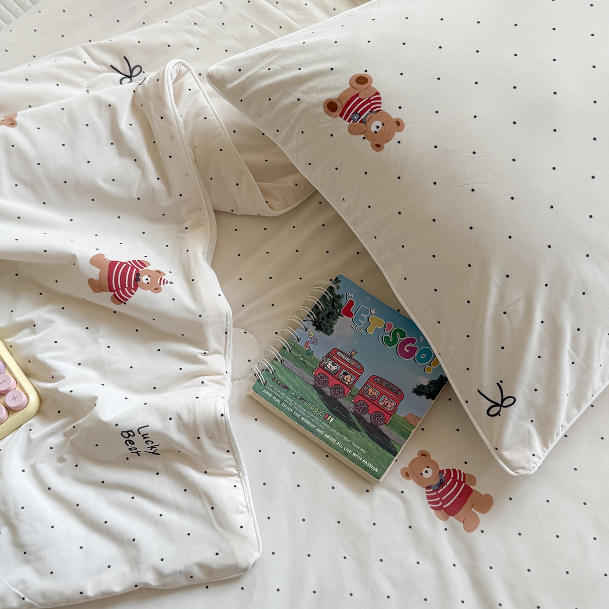 91家纺网 家纺一手货源 找家纺 金梦拉家纺 2026春夏新款锦氨凉感丝印花系列夏被空调被夏凉被 波点小熊