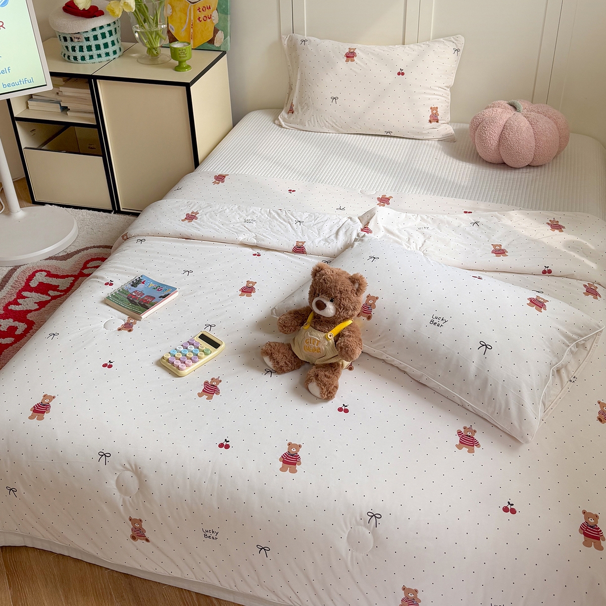 91家纺网 家纺一手货源 找家纺 金梦拉家纺 2026春夏新款锦氨凉感丝印花系列夏被空调被夏凉被 波点小熊