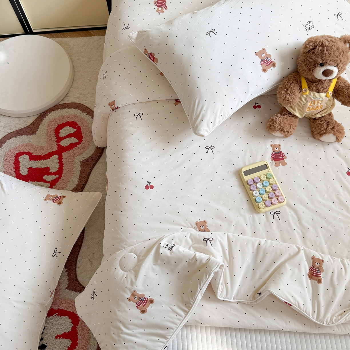 91家纺网 家纺一手货源 找家纺 金梦拉家纺 2026春夏新款锦氨凉感丝印花系列夏被空调被夏凉被 波点小熊