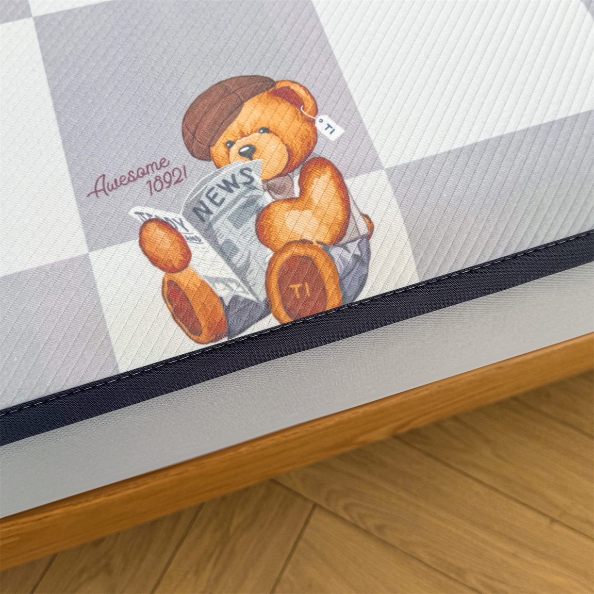 91家纺网 家纺一手货源 找家纺 源舍家纺 2026新款泰迪爱兰系列（正版授权）A类三明治复合印花斜纹豆豆软凉席床笠款 床笠款-泰迪灰格