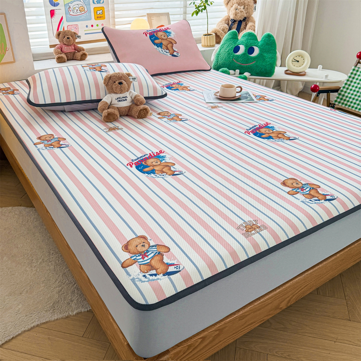 91家纺网 家纺一手货源 找家纺 源舍家纺 2026新款泰迪爱兰系列（正版授权）A类三明治复合印花斜纹豆豆软凉席床笠款 床笠款-泰迪条纹粉