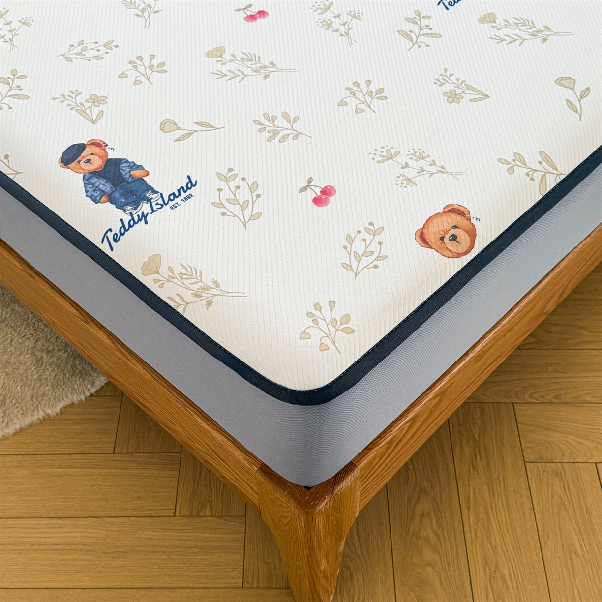 91家纺网 家纺一手货源 找家纺 源舍家纺 2026新款泰迪爱兰系列（正版授权）A类三明治复合印花斜纹豆豆软凉席床笠款 床笠款-泰迪樱桃