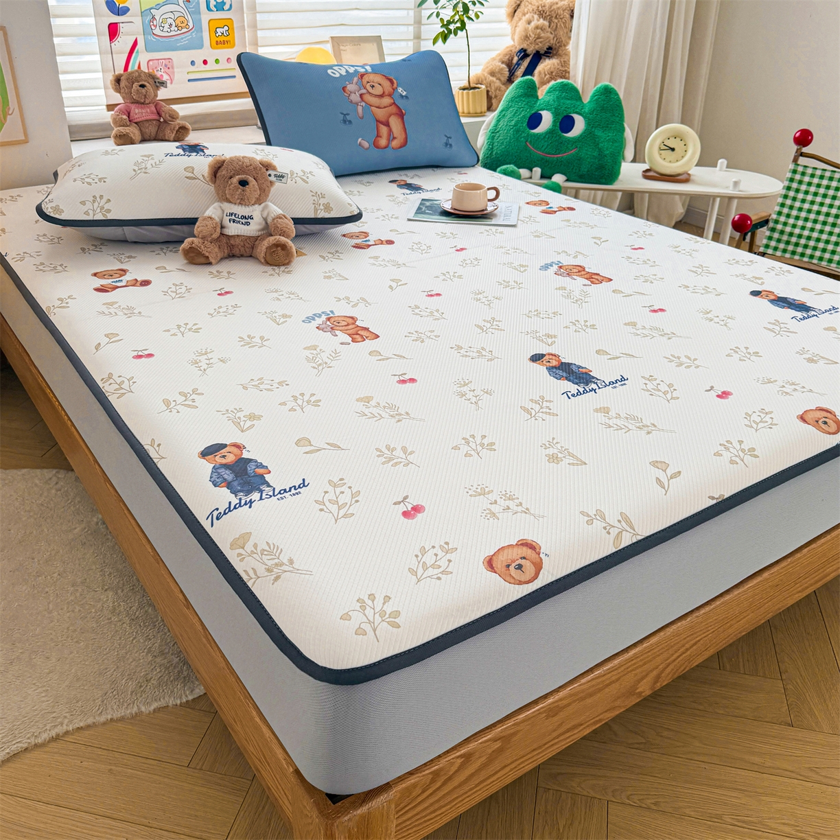 91家纺网 家纺一手货源 找家纺 源舍家纺 2026新款泰迪爱兰系列（正版授权）A类三明治复合印花斜纹豆豆软凉席床笠款 床笠款-泰迪樱桃