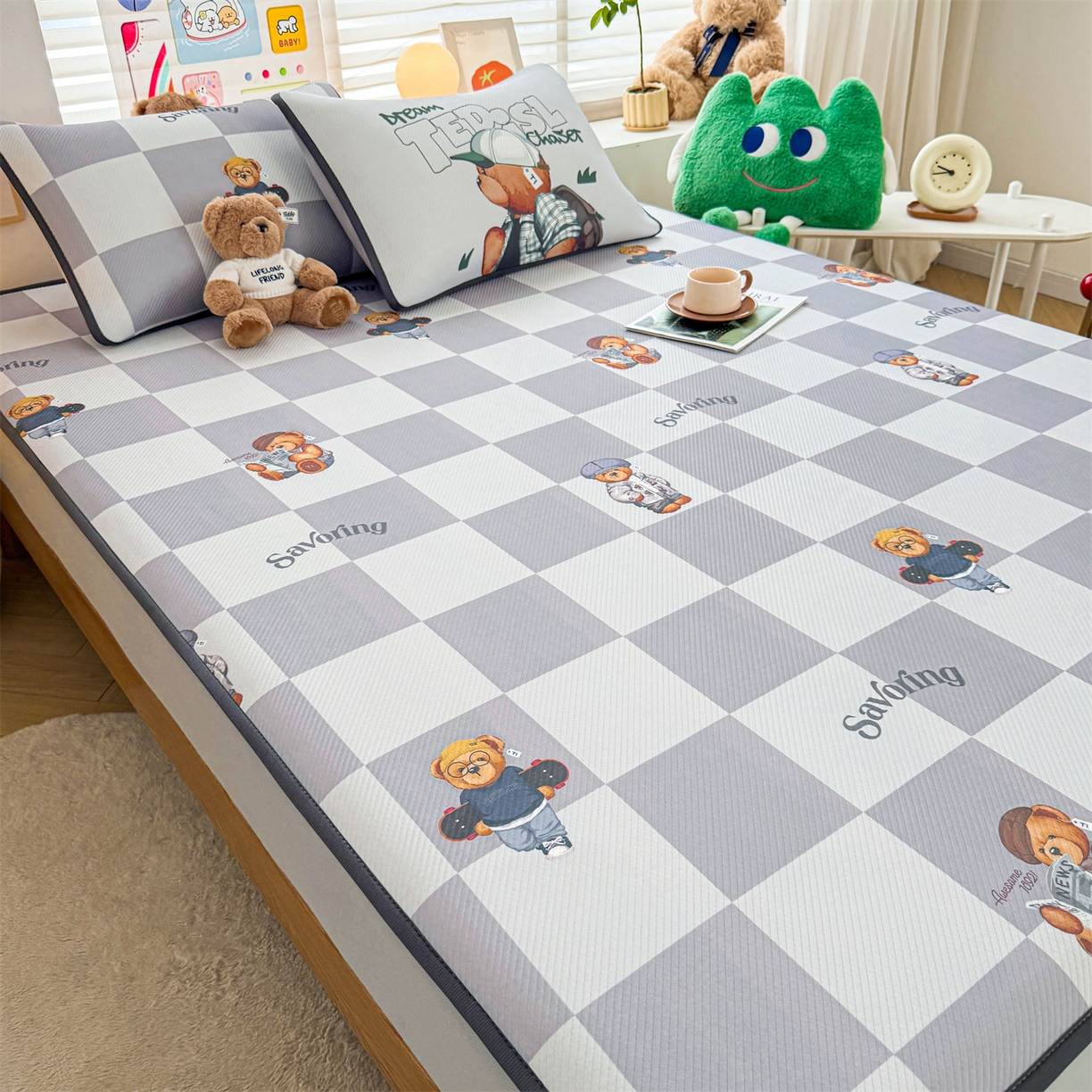 91家纺网 家纺一手货源 找家纺 源舍家纺 2026新款泰迪爱兰系列（正版授权）A类三明治复合印花斜纹豆豆软凉席床笠款 床笠款-泰迪灰格