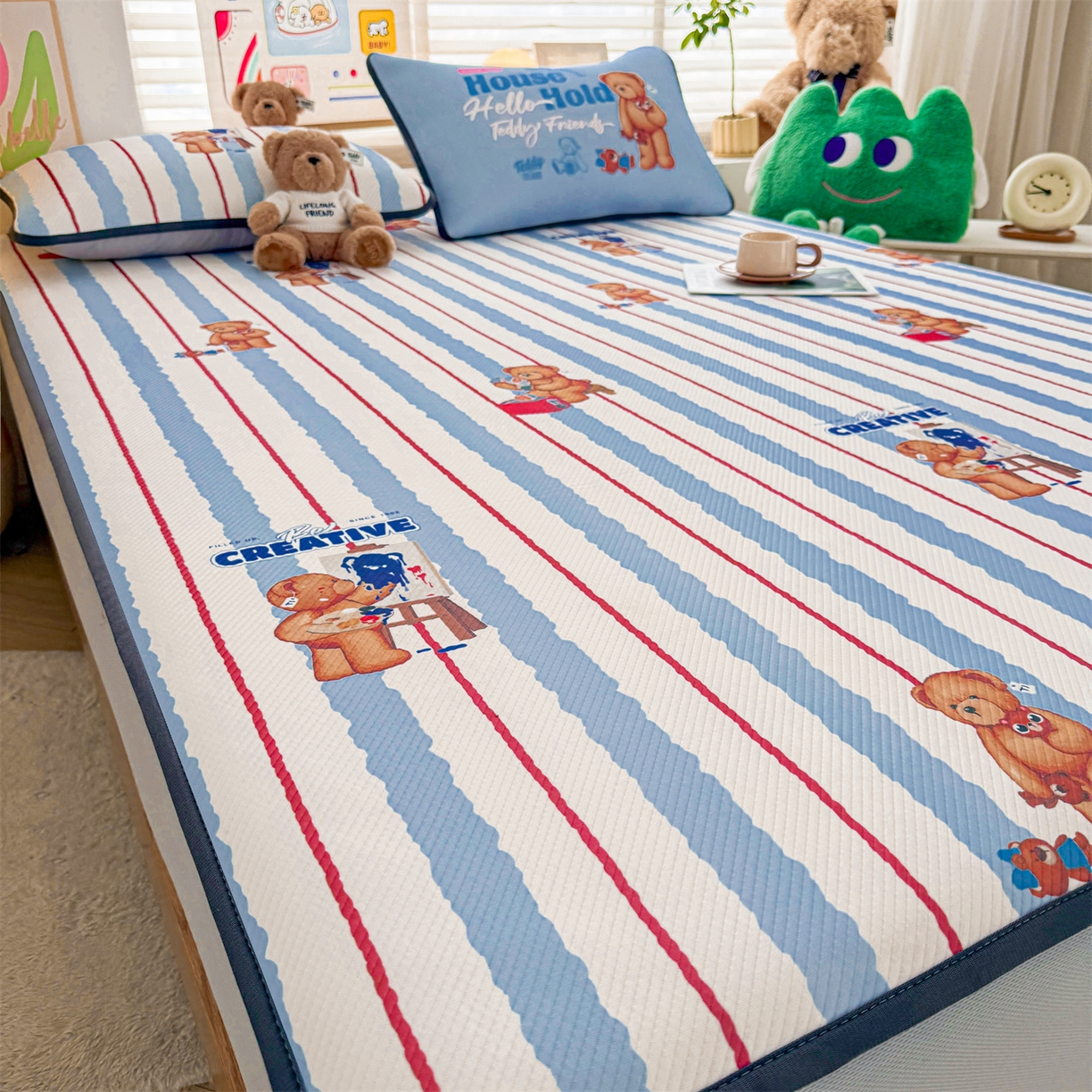 91家纺网 家纺一手货源 找家纺 源舍家纺 2026新款泰迪爱兰系列（正版授权）A类三明治复合印花斜纹豆豆软凉席床笠款 床笠款-泰迪条纹蓝