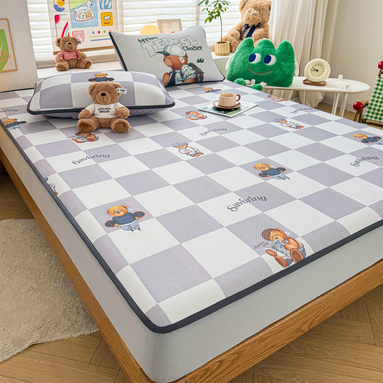 91家纺网 家纺一手货源 找家纺 源舍家纺 2026新款泰迪爱兰系列（正版授权）A类三明治复合印花斜纹豆豆软凉席床笠款 床笠款-泰迪灰格