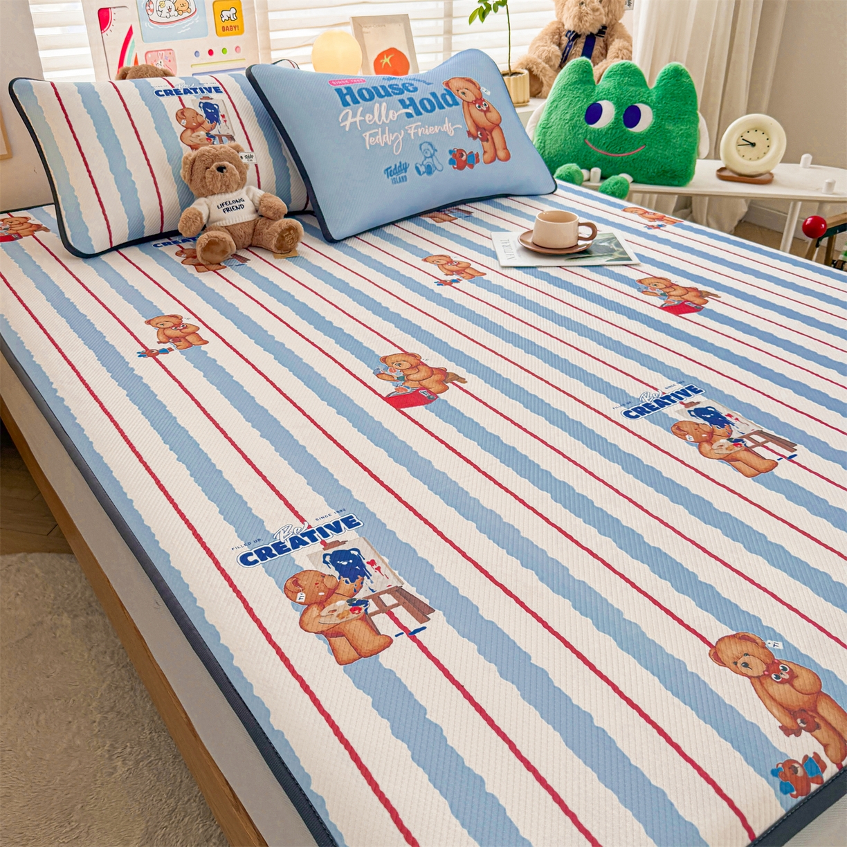 91家纺网 家纺一手货源 找家纺 源舍家纺 2026新款泰迪爱兰系列（正版授权）A类三明治复合印花斜纹豆豆软凉席床笠款 床笠款-泰迪条纹蓝