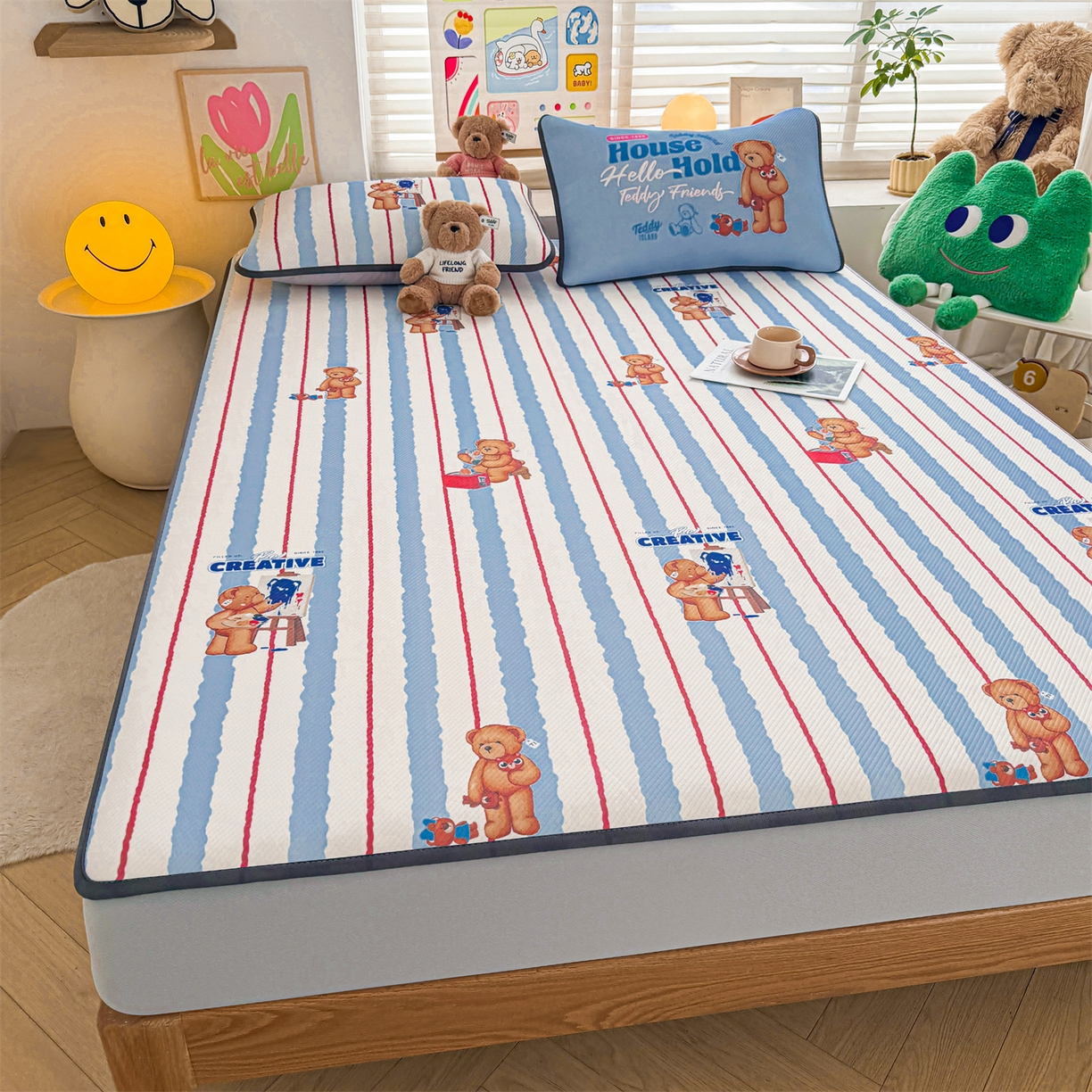 91家纺网 家纺一手货源 找家纺 源舍家纺 2026新款泰迪爱兰系列（正版授权）A类三明治复合印花斜纹豆豆软凉席床笠款 床笠款-泰迪条纹蓝