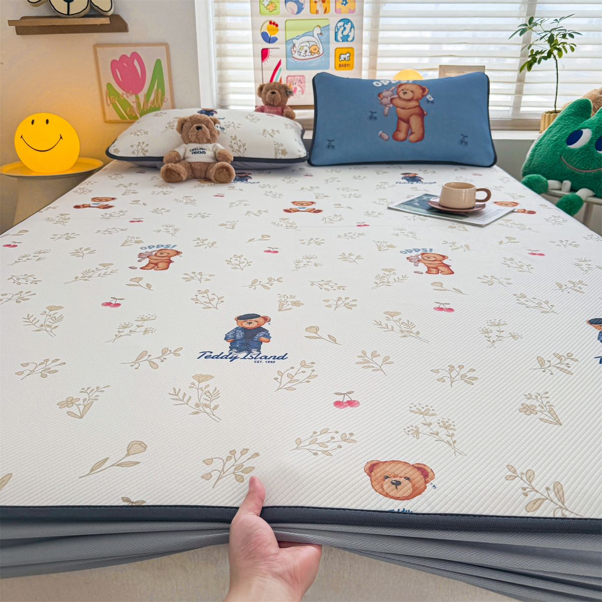 91家纺网 家纺一手货源 找家纺 源舍家纺 2026新款泰迪爱兰系列（正版授权）A类三明治复合印花斜纹豆豆软凉席床笠款 床笠款-泰迪樱桃