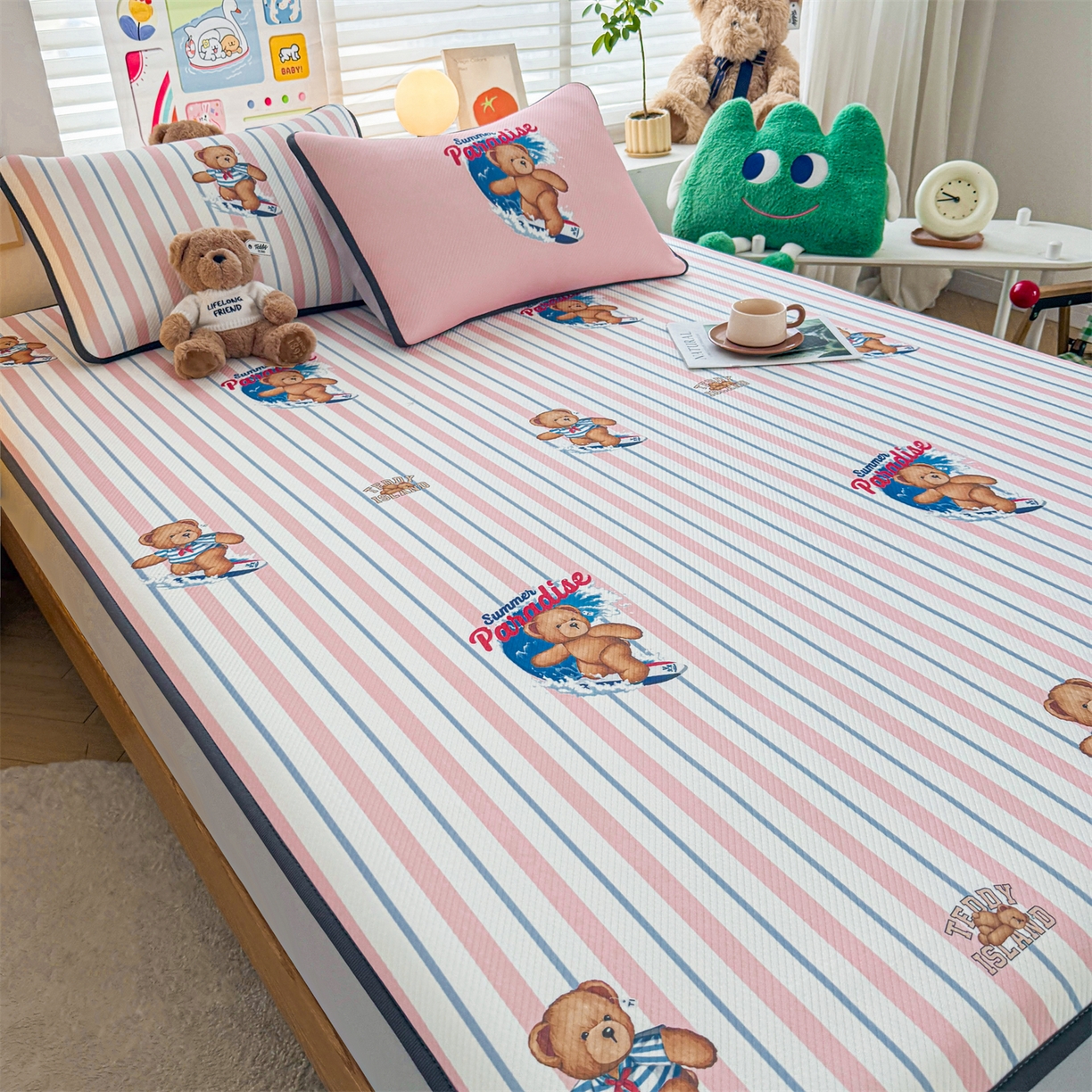 91家纺网 家纺一手货源 找家纺 源舍家纺 2026新款泰迪爱兰系列（正版授权）A类三明治复合印花斜纹豆豆软凉席床笠款 床笠款-泰迪条纹粉