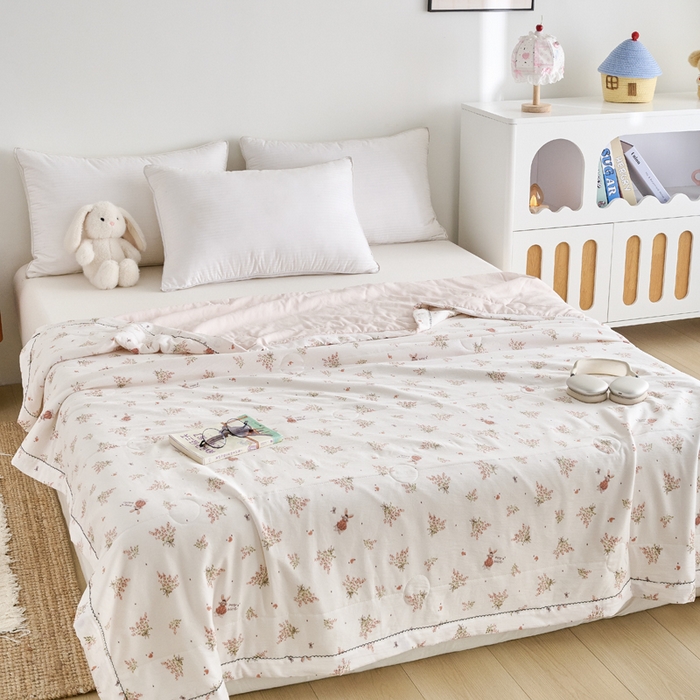 91家纺网 家纺一手货源 找家纺 简冠家纺 2026新款亲肤水洗仿棉夏被 芳悠