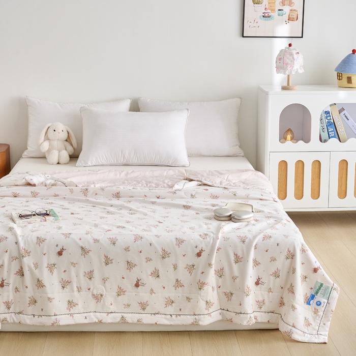 91家纺网 家纺一手货源 找家纺 简冠家纺 2026新款亲肤水洗仿棉夏被 芳悠