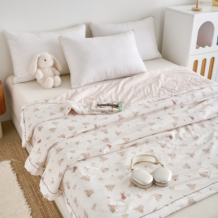 91家纺网 家纺一手货源 找家纺 简冠家纺 2026新款亲肤水洗仿棉夏被 芳悠