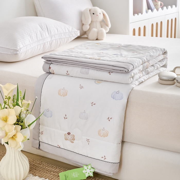 91家纺网 家纺一手货源 找家纺 简冠家纺 2026新款亲肤水洗仿棉夏被 放飞