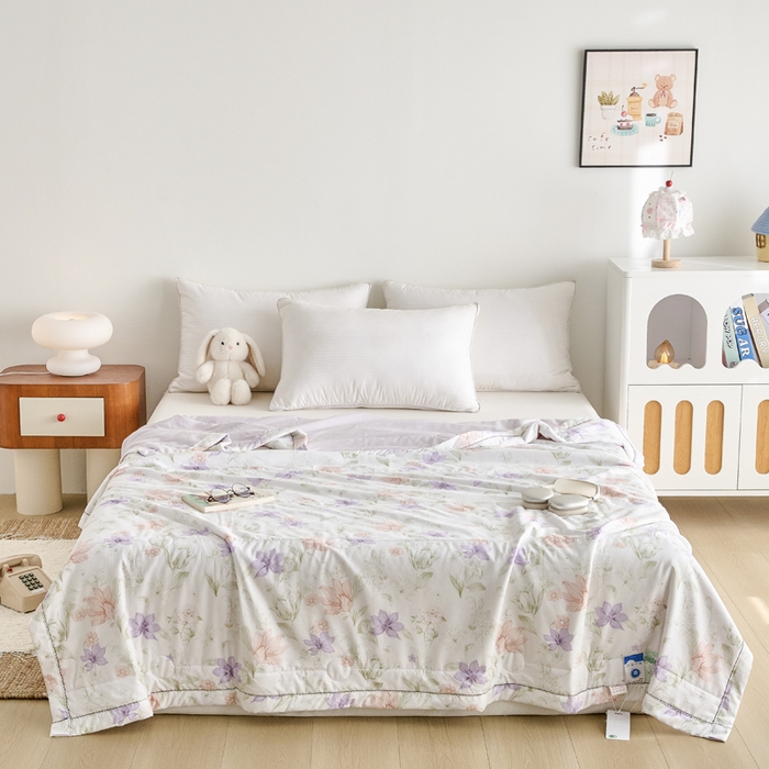 91家纺网 家纺一手货源 找家纺 简冠家纺 2026新款亲肤水洗仿棉夏被 风雪兰心