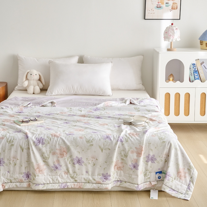 91家纺网 家纺一手货源 找家纺 简冠家纺 2026新款亲肤水洗仿棉夏被 风雪兰心