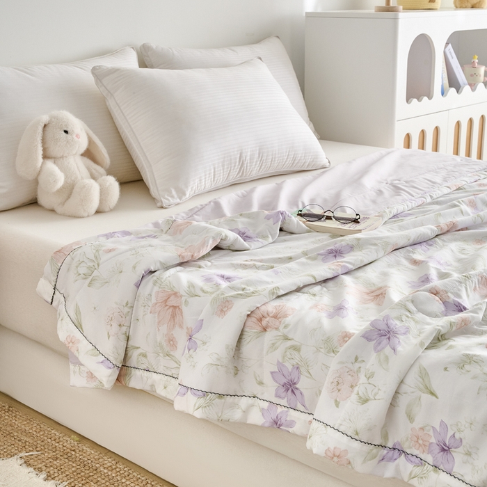 91家纺网 家纺一手货源 找家纺 简冠家纺 2026新款亲肤水洗仿棉夏被 风雪兰心