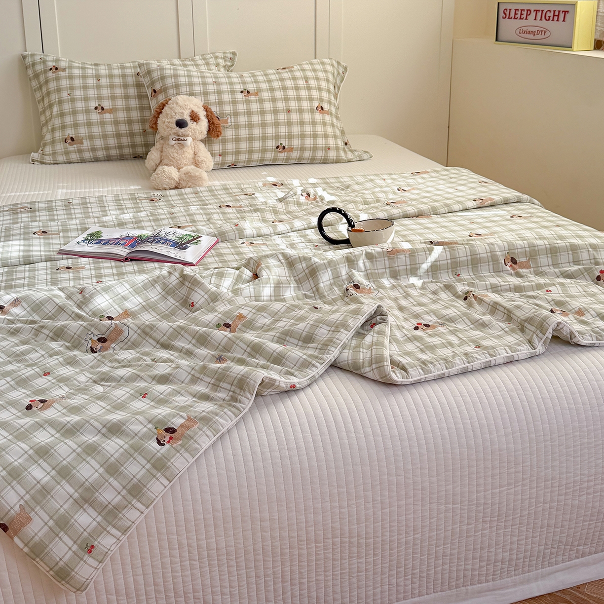 91家纺网 家纺一手货源 找家纺 金梦拉家纺 2026春夏新款锦氨凉感丝印花系列夏被空调被夏凉被 查理汪