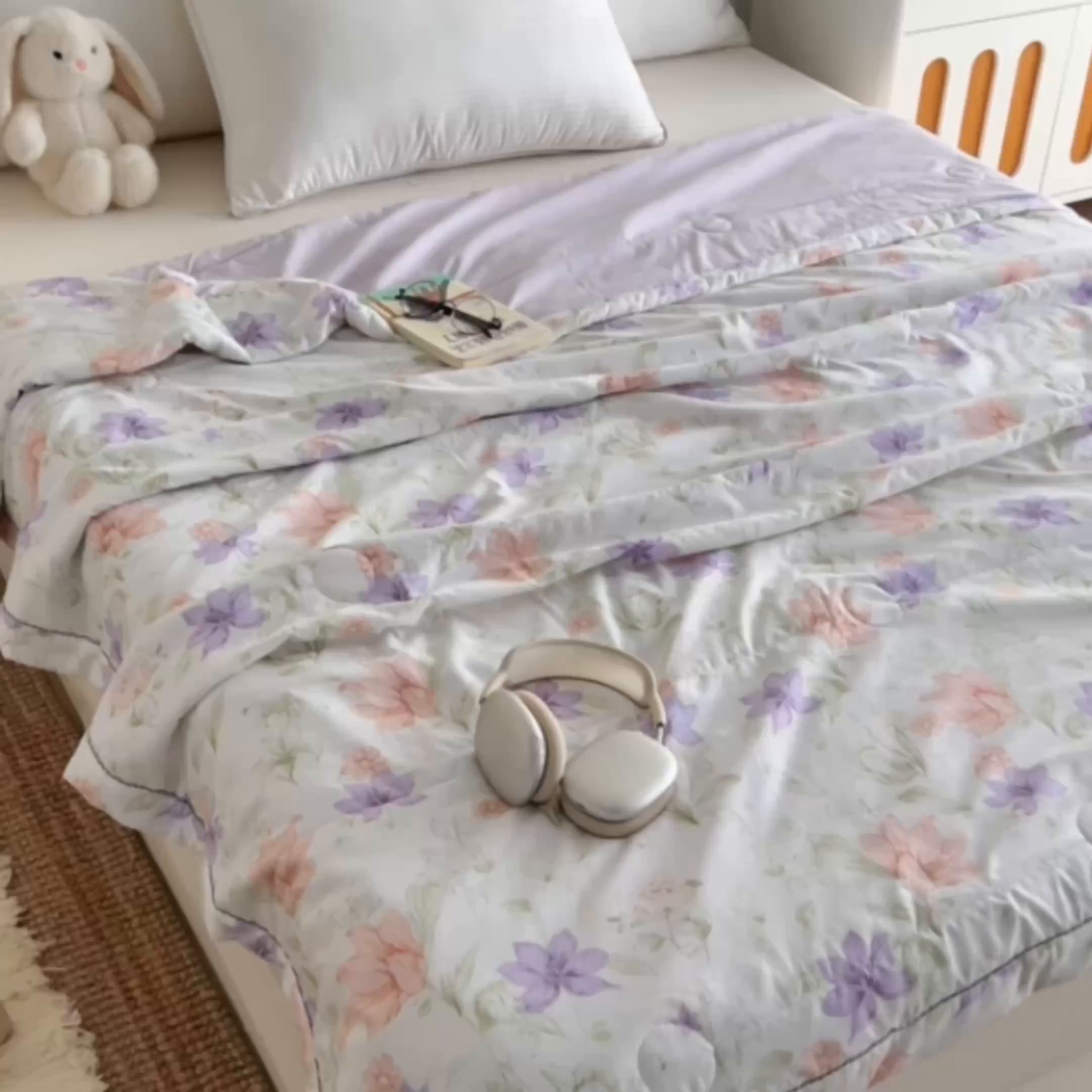 91家纺网 家纺一手货源 找家纺 简冠家纺 2026新款亲肤水洗仿棉夏被 风雪兰心