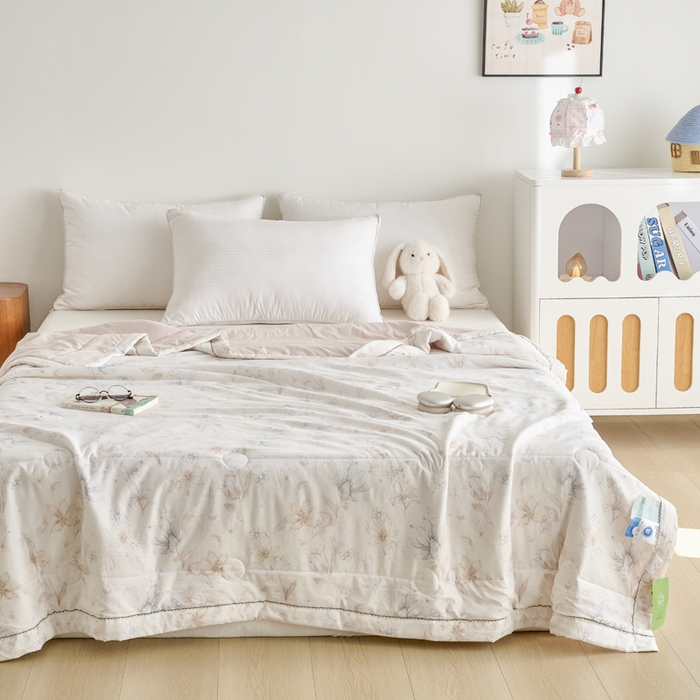 91家纺网 家纺一手货源 找家纺 简冠家纺 2026新款亲肤水洗仿棉夏被 浮花