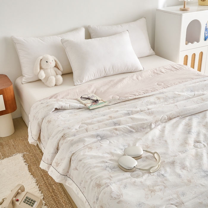 91家纺网 家纺一手货源 找家纺 简冠家纺 2026新款亲肤水洗仿棉夏被 浮花