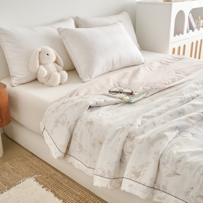 91家纺网 家纺一手货源 找家纺 简冠家纺 2026新款亲肤水洗仿棉夏被 浮花