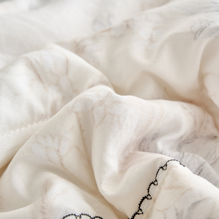 91家纺网 家纺一手货源 找家纺 简冠家纺 2026新款亲肤水洗仿棉夏被 浮花