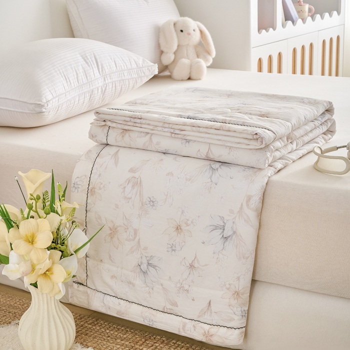 91家纺网 家纺一手货源 找家纺 简冠家纺 2026新款亲肤水洗仿棉夏被 浮花