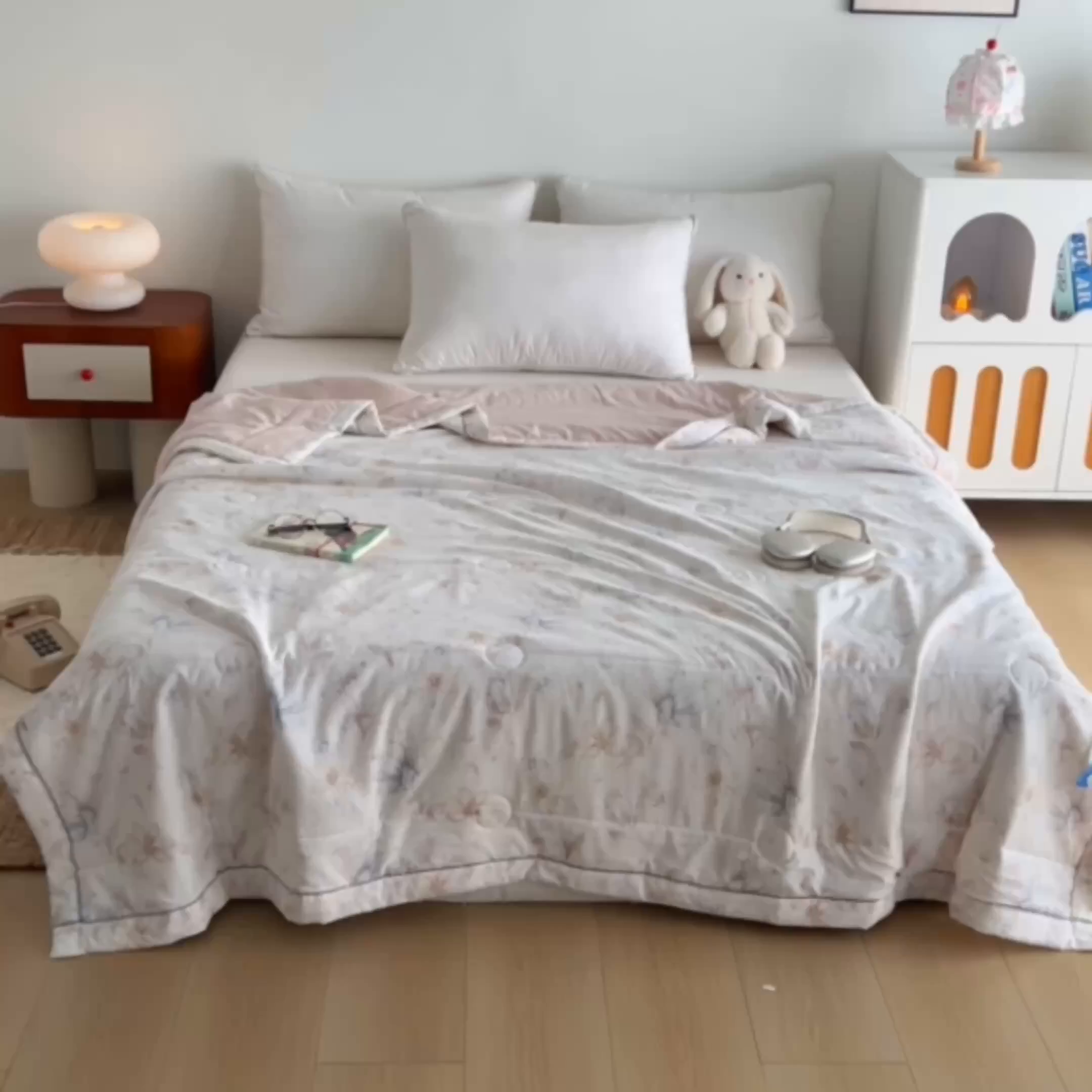 91家纺网 家纺一手货源 找家纺 简冠家纺 2026新款亲肤水洗仿棉夏被 浮花